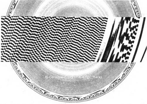 Основная и самая трудная в изготовлении деталь машины АНС – стеклянный диск с тончайшим узором прозрачных и тёмных пятен. В центре – увеличенный участок диска.